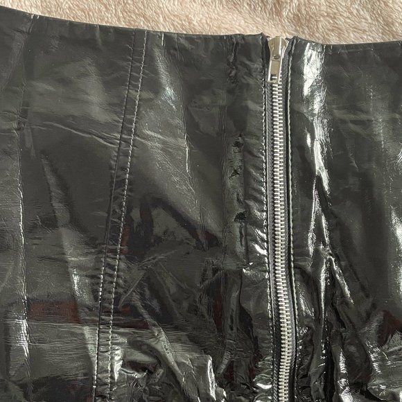 Black Vinyl/Fake Leather Zip up Skirt - Picture 2 of 4